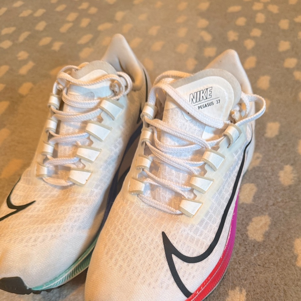 Nike White and Pink Athletic Shoes with Breathable Mesh